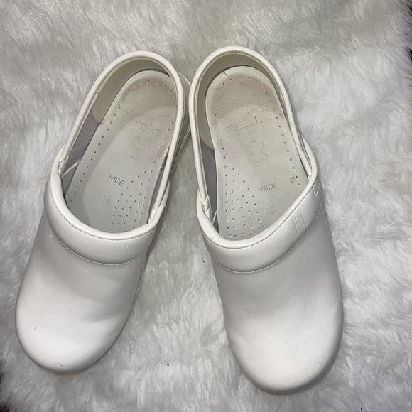 Dansko nursing clogs - Picture 2 of 3